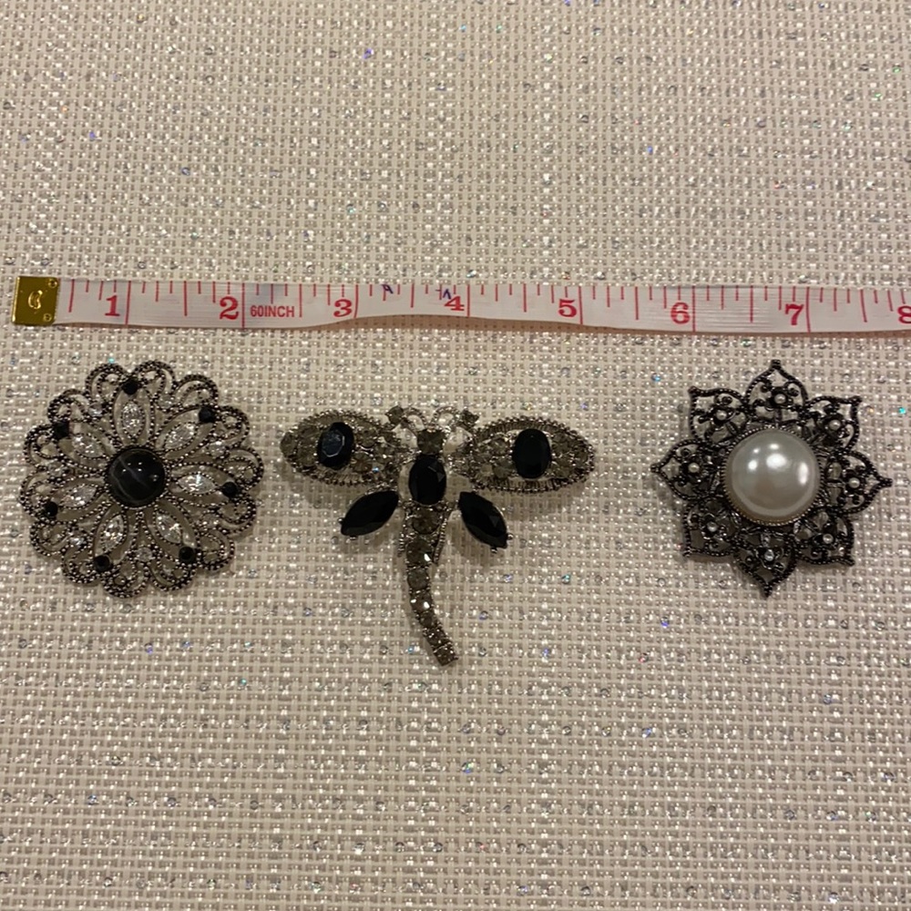 Set of 3 brooches
